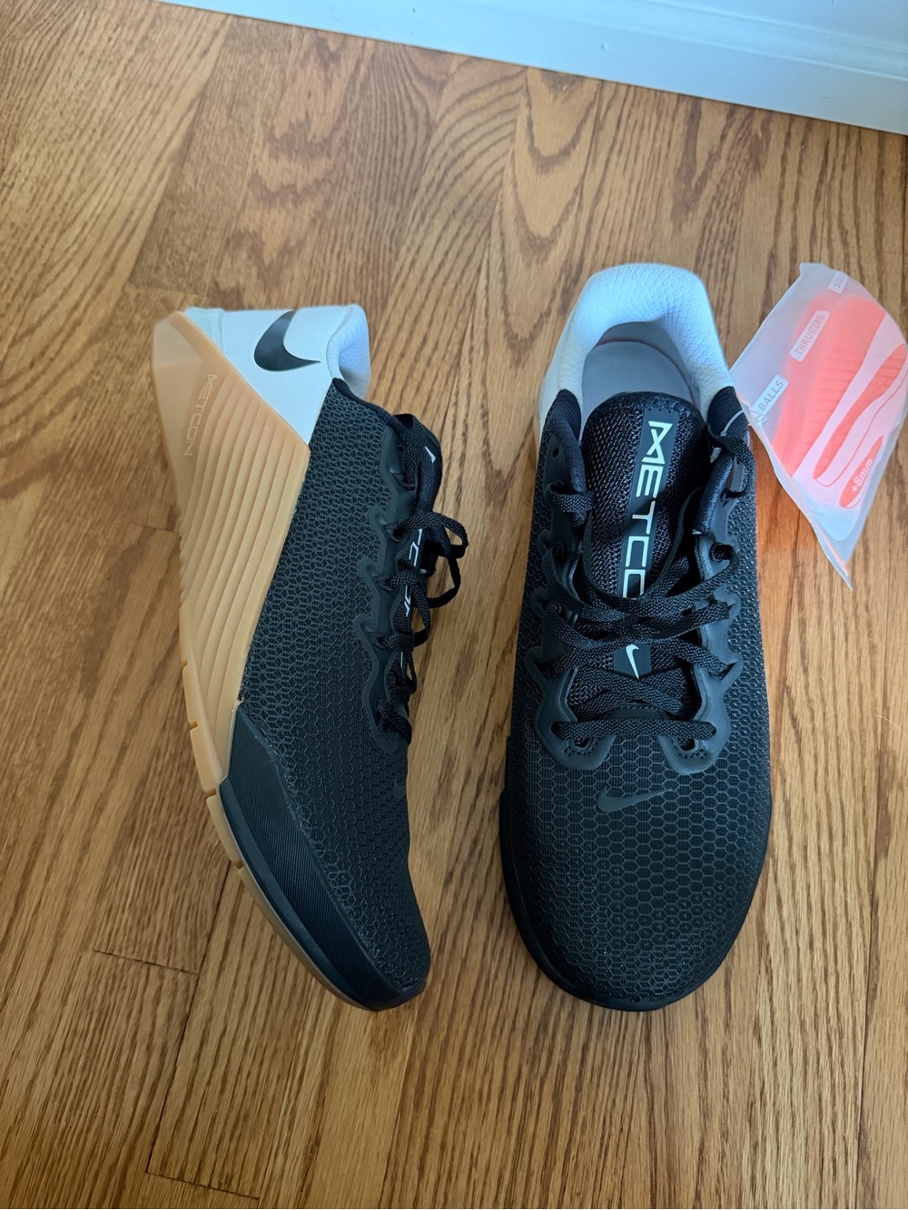 Nike Metcon 5 Athletic Shoes Black and Tan